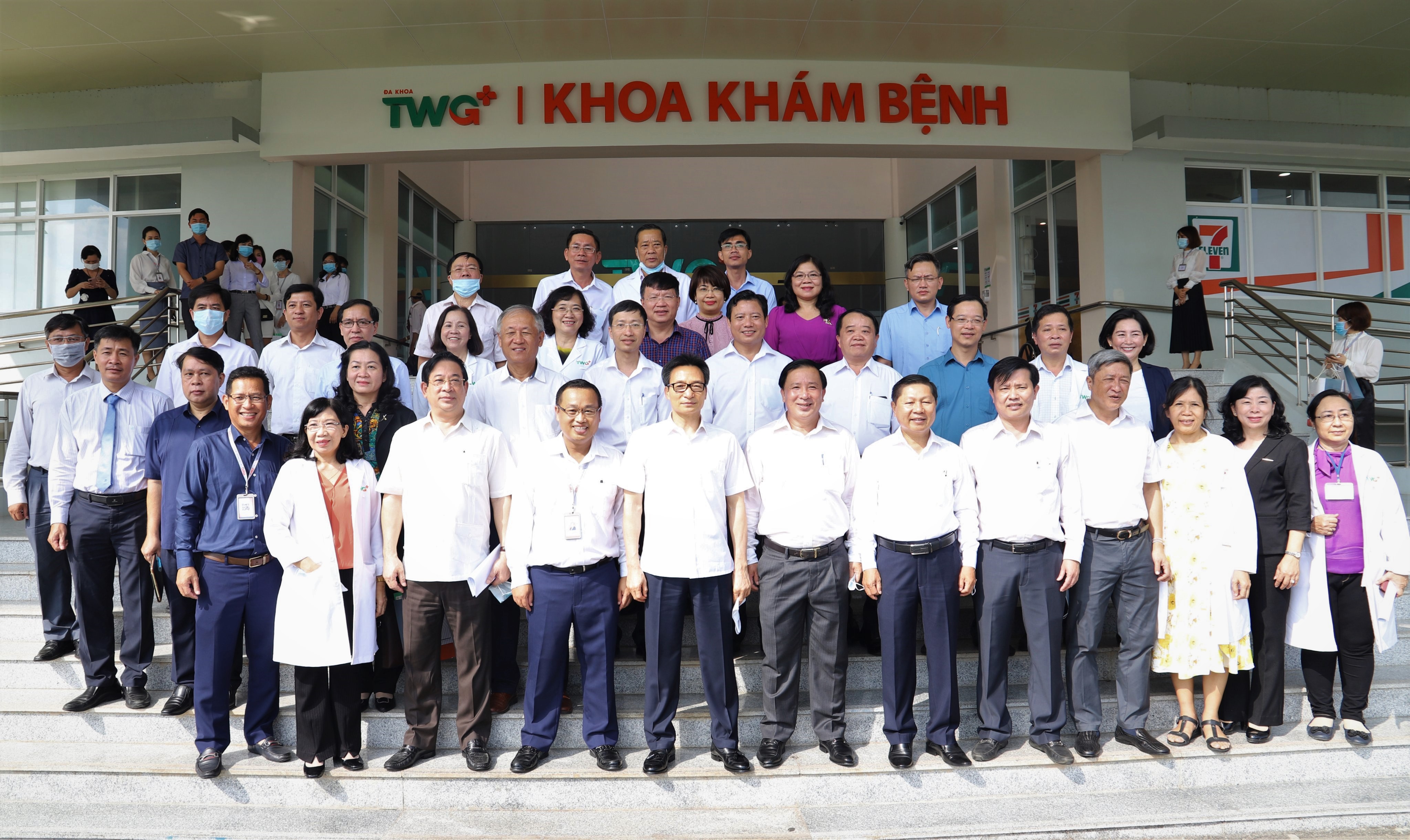 PHÓ THỦ TƯỚNG VŨ ĐỨC ĐAM ĐÁNH GIÁ CAO CÔNG TÁC PHÒNG, CHỐNG COVID-19 TẠI BỆNH VIỆN SẢN NHI TWG LONG AN